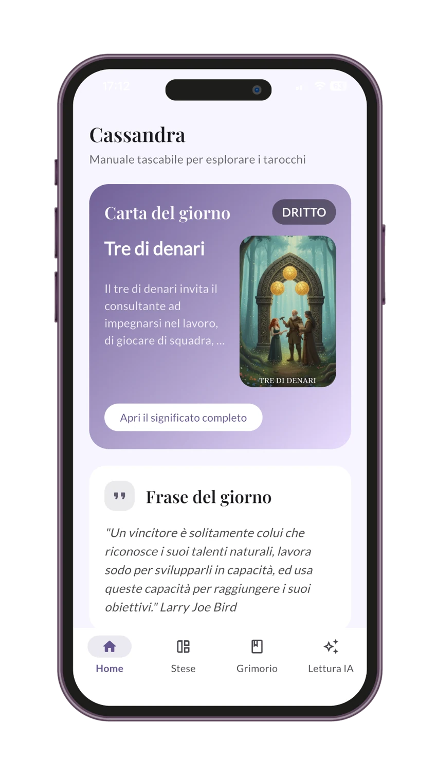 La schermata iniziale dell’app Cassandra con carta e frase del giorno